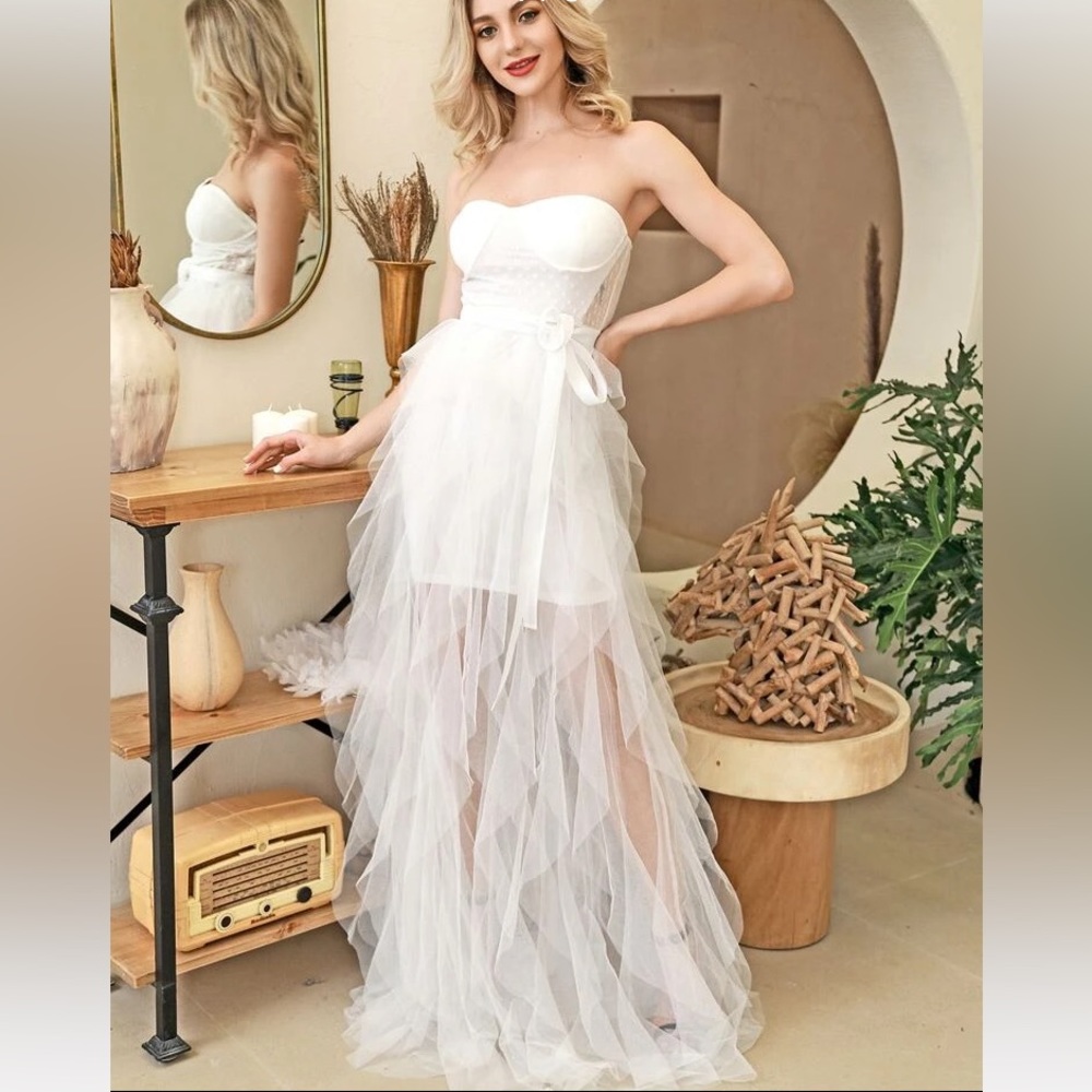 Love & Lemonade Layered Ruffle Mesh Wedding Dress - Picture 2 of 5